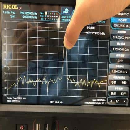 Comparaison entre analyse spectrale balayée et analyse spectrale temps réel